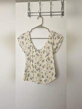 Arizona Jean Co Off The Shoulder Light Yellow Top with Floral Blue Print